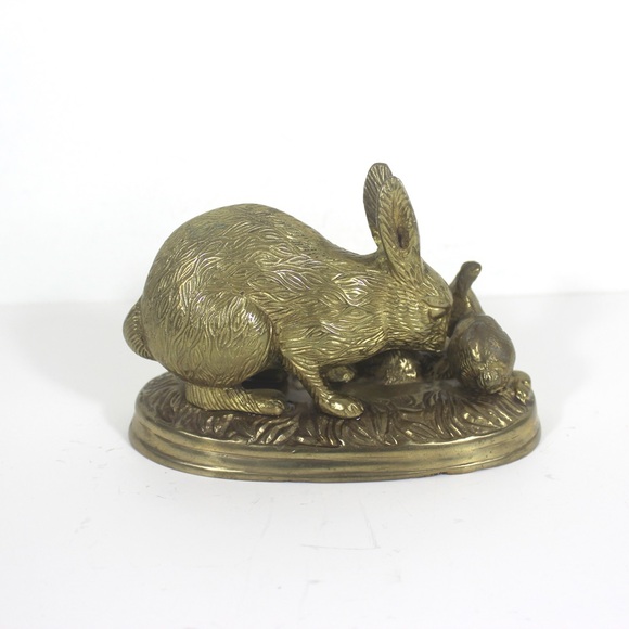 Vintage Brass Rabbit Mother Babies Bunny Brass Paperweight Office Decor - Picture 2 of 9